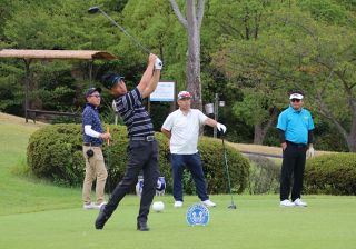 義田さん（和田）が優勝　玉野市長杯ゴルフ、146人決勝競う　