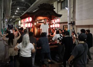 岡山・奉還町商店街で撮影着々　サスペンスホラー映画「みんなの街」　来年夏公開
