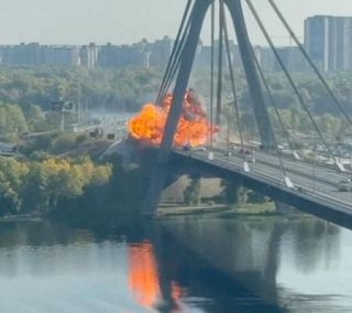 ウクライナ軍、東部で攻勢　ロシア軍は首都空襲を激化