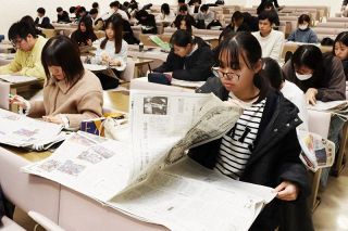 就活 仕事に役立つ新聞の読み方は　山陽学園大で社会人入門講座