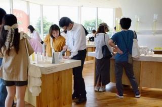サケやシラカバで美肌に　北海道産こだわり素材に高評価　工場に観光客、地域活性化も