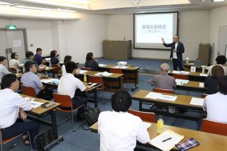 「もうかる商売」ポイント学ぶ　備前東、和気商工会が創業塾