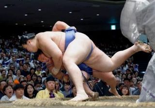 綱とり大の里１１連勝　豊昇龍２敗守る、夏場所
