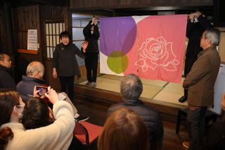 個性豊か 新作のれん１４枚　真庭・勝山「お雛まつり」に彩り