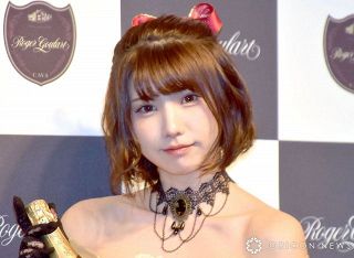 えなこ、超ミニスカで美太もも全開　“応援スタイル”に「力みなぎる」「チアも可愛いな～」