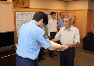 林さん（矢掛町）に県善行賞　自損事故起こした男性救助