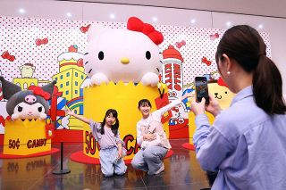 【写真特集】Ｈｅｌｌｏ Ｋｉｔｔｙ展“思い出のキティに会いに行く”　岡山県立美術館で５月１０日まで
