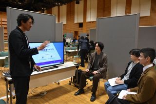 通信制高生ら「働く」を身近に　橋本財団などアルバイト体験説明会