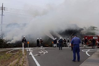 倉庫など３棟全焼　岡山、けが人なし