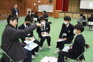 魅力的な地域へ社会人らと議論　津山などで「高校生だっぴ」