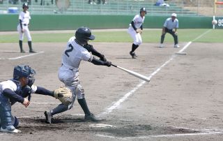 大安寺、１４安打で小刻みに加点　高校野球 第３日１回戦
