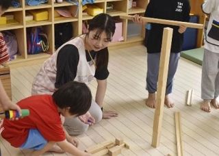 「壁ぺったん」「お口チャック」…保育の現場でよく聞く声かけが消える？　「適切が何か分からない」保育士らは線引きに悩み、国のガイドラインは虐待に一本化