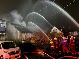 岡山・福島で民家火災 木造平屋全焼　住民１人病院搬送 軽傷のもよう