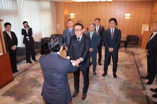 岡山県子ども食堂応援基金に寄付　岡山の企業に感謝状