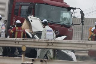 国道２号で複数台絡む事故　１人が意識不明