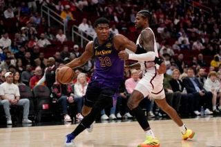 レーカーズの八村塁は１３得点　ＮＢＡロケッツ戦先発