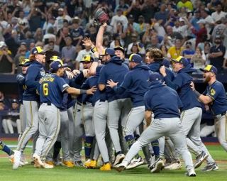 ブルワーズがＷＳ初制覇　レイズに４勝１敗