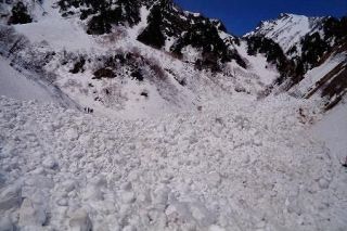 涸沢で雪崩にのまれたことがあります