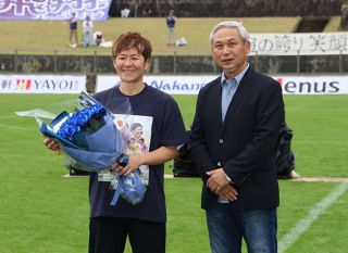 元サッカー女子日本代表ＧＫ福元さん「精いっぱいやりきれた」　美作で現役引退セレモニー