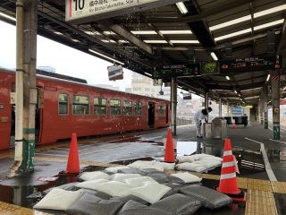 ＪＲ在来線で運休や遅れ相次ぐ　岡山と広島 落石警報、臨時休校