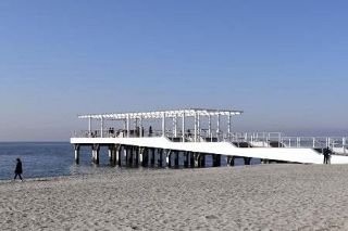 白い砂浜、飛び出たデッキ…千葉に次々誕生　海浜公園リニューアル、公民連携でコスト減