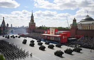 ロシア大統領「正義われらに」　戦勝８０年、侵攻達成を決意