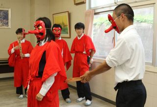 岡山・御津の奇祭「はなよ」未来へ　１８日開催 地元中高生が盛り上げ