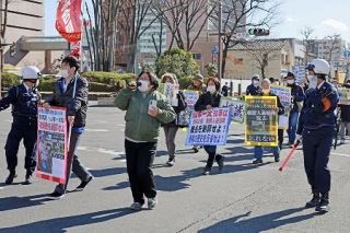 かるた、ＡＲ再現、卒論…撤去１年でも私たちが「負の歴史」を語り継ぐ　なくなった群馬の森・朝鮮人労働者の追悼碑