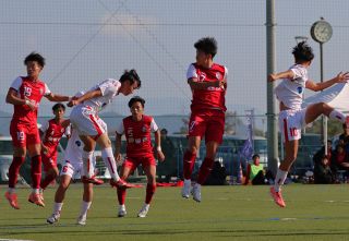 ファジＵ１８ プレミアＬ残留に臨み 東福岡高に３―０快勝 降格圏脱す