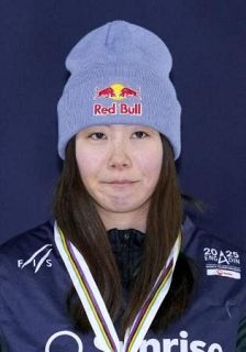 スノボ深田Ｖ、女子表彰台独占　Ｗ杯開幕戦、男子は木俣３位