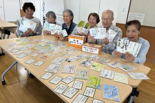認知症啓発かるた「利用して」　赤磐・オレンジ劇団が手作り、貸し出し