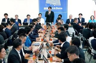 自民、消費減税対応を一任　１％案、異論押し切る
