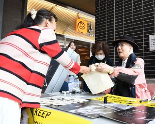 八名信夫さん「メタボ健診とがん検診に行こう」　岡山駅前で受診訴え