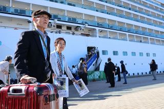 日向、下関巡る３泊４日の船旅満喫　豪華客船「三井オーシャンサクラ」　玉野・宇野港に帰港