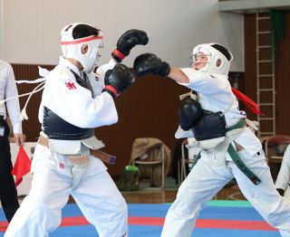 １６０人が１５部門で熱戦 日本拳法岡山県総合選手権