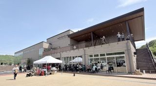 岡山県矢掛町に中四国最大級「モンベル」　キャンプ場併設のアウトドア複合施設をオープン初日に探索