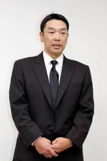 巨人・阿部慎之助監督が辞任　長女暴行疑い、逮捕後釈放