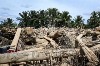 【インドネシア豪雨１カ月】無数の流木、消えた集落　嘆く住民「避難いつまで」