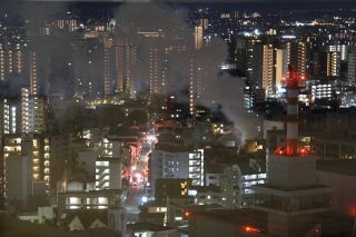 岡山市中心部で民家火災　住人の男性１人やけど