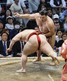 豊昇龍勝ち越し、霧島９勝目　豪ノ山も１敗守る、春場所