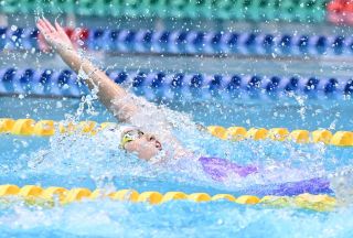 女子１００メートル背泳ぎ 森（京山）会心の２連覇　中国全中競泳