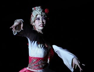 華麗なパフォーマンスを披露 恩師や後輩に見守られ　環太平洋大ダンス出身の佐藤花琳さん 母校のある地でステージ