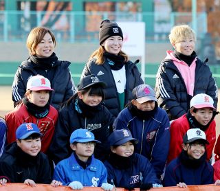 渋野選手 児童からパワーもらった　地元岡山でソフト大会開き交流