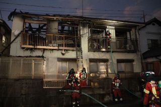 アパートの２室全焼 焼け跡から１人の遺体　岡山市南区妹尾
