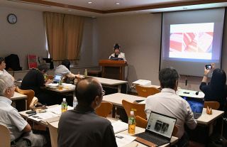台湾先住民族の工芸解説　倉敷民芸館所蔵品を調査した研究チームがワークショップ
