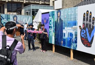 誕生祝い、聖地巡礼で津山満喫　Ｂ’ｚ稲葉さんライブに３．２万人