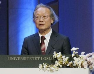 日本人が初受賞した数学界の「ノーベル賞」、ノルウェー人の知られざる“罪悪感”まで現地取材で徹底リポート　「数学は美しい」花の季節のオスロで見た研究者の愛