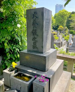 憲政の神様が眠る森（港区南青山）　郷土の誇り伝える墓参