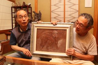 短距離走者谷三三五の偉業知って　備前焼作家２人がレリーフ制作