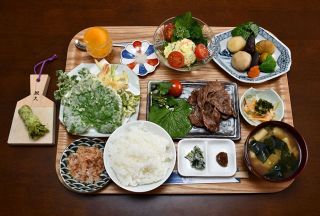 新鮮なワサビ料理と伝統の牛追い唄堪能して　新見・千屋博労会館２０日から今季の営業